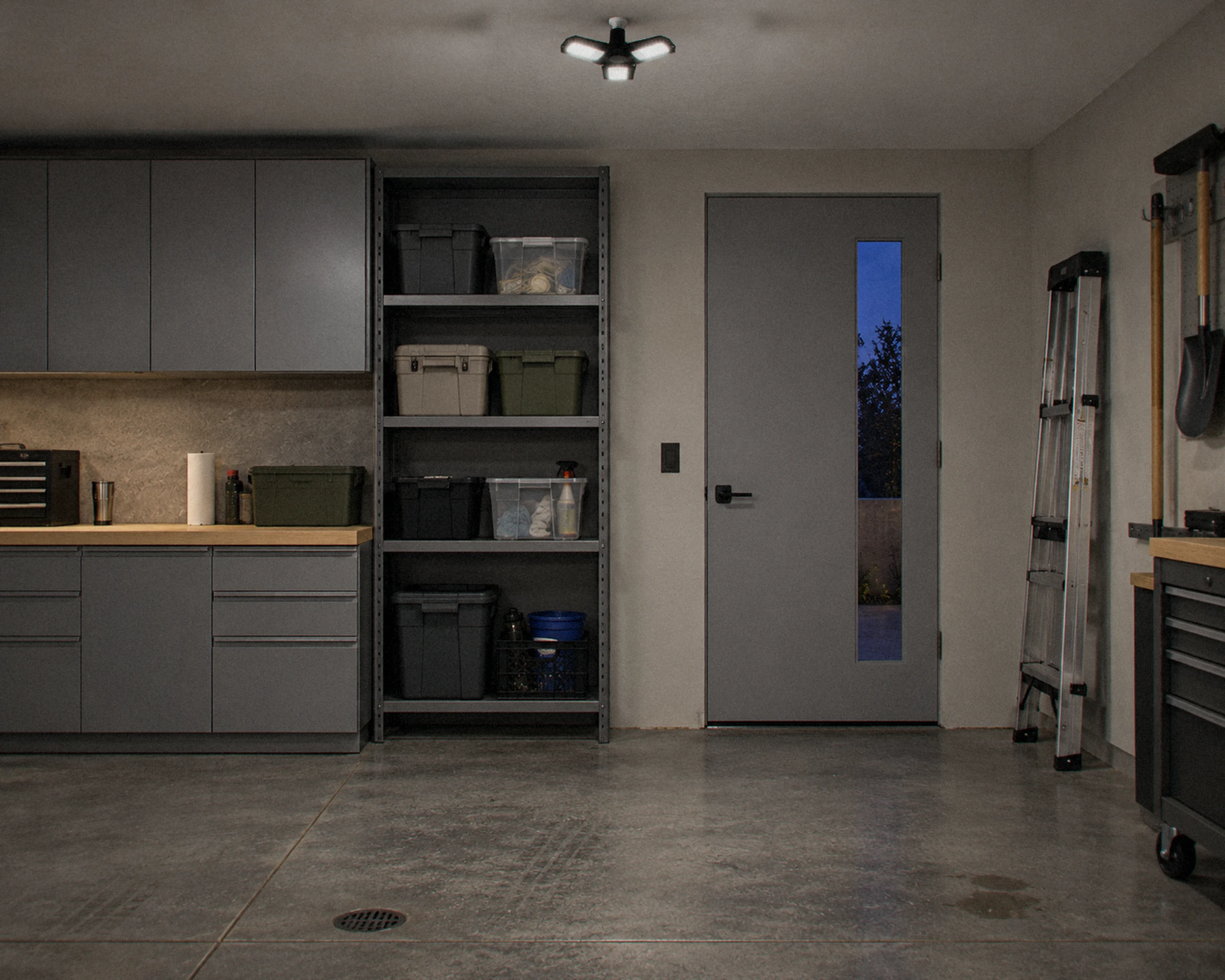 Zone 3-panel garage light, shown in a typical installation (illustration)